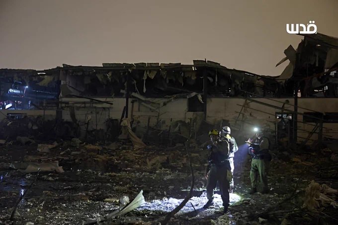 伊朗弹道导弹精准击中以色列城市佩塔提克瓦一处无人机工厂，该工厂隶属以色列航空企业AeroSol