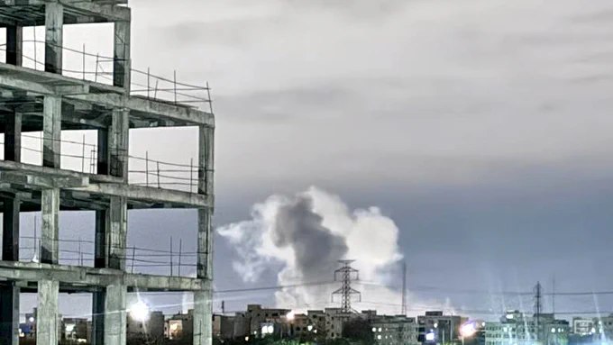 据市民消息，伊朗首都德黑兰当地时间凌晨约3时起遭到空袭