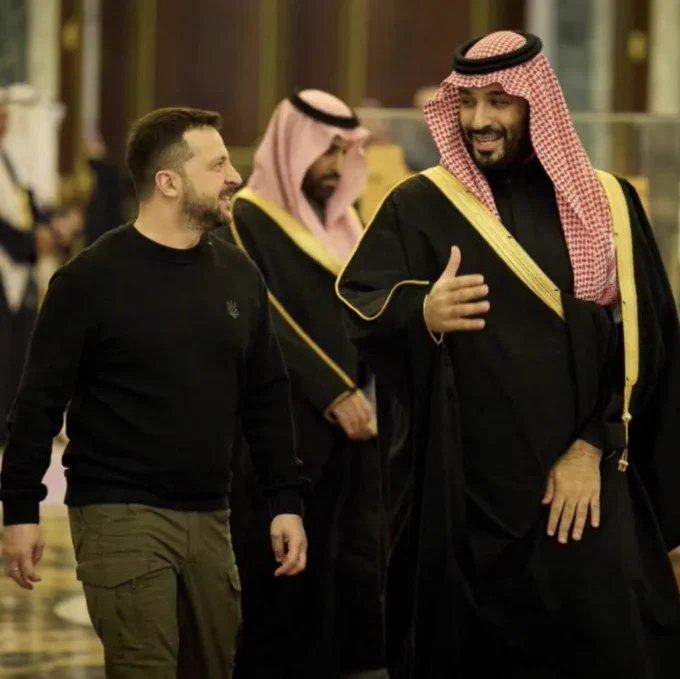 据《政客》（Politico）报道，乌克兰已主动提出协助打破伊朗对霍尔木兹海峡的海上封锁