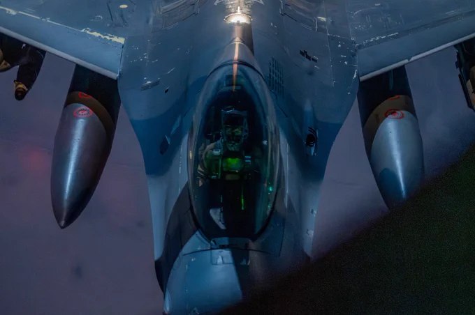 美国中央司令部表示："数百架美国战斗机参与部署，构成近一代人以来美军在该地区最大规模的军事力量集结