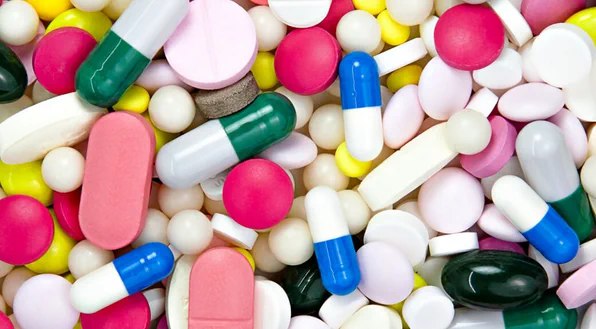 英国独立药房协会敦促卫生大臣储备药品，警告由于霍尔木兹海峡封锁导致"药品短缺持续恶化"，患者可能很快受到影响