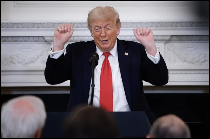 川普声称曾与一位前任美国总统通话，对方表示后悔当年没有轰炸伊朗