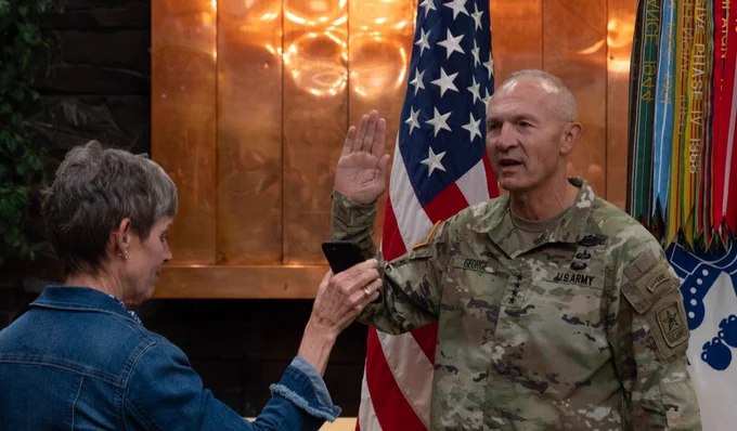 五角大楼宣布，陆军参谋长、第41任参谋长兰迪·乔治上将即日起退役