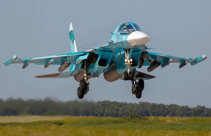 俄罗斯一名航空博主报道，一架苏-34战斗轰炸机坠毁，机组人员中一名飞行员阵亡