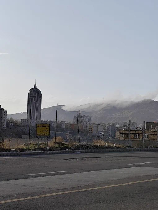 伊朗：当地时间17:44，大不里士艾纳利山区遭到打击