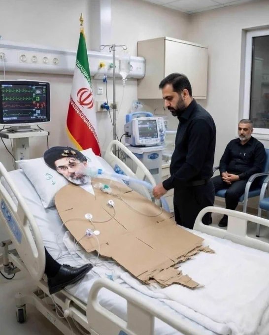 法国24台报道，伊朗新任最高领袖、阿亚图拉穆杰塔巴·哈梅内伊据报在两次独立袭击中先后两度负伤：第一次是在2月28日击毙其父阿里·哈梅内伊的袭击中受伤，第二次是在其接受治疗的医院遭到空袭时再度受伤