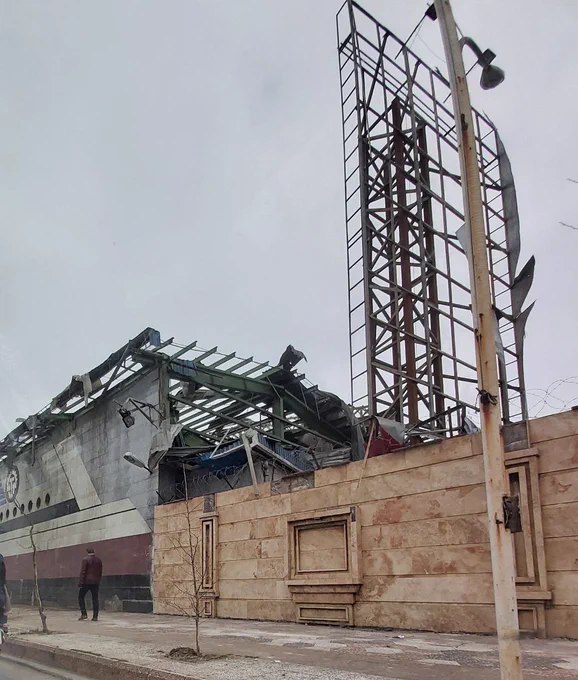 伊朗安扎利港塔姆吉迪海洋工业综合体及附近军事区遭袭后的受损画面曝光，系周三夜间空袭所造成的部分破坏