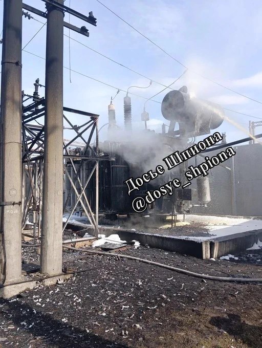 3月22日（周六），俄占扎波罗热地区阿基米夫卡变电站遭无人机袭击，一台变压器起火燃烧，导致超过7000户用户断电