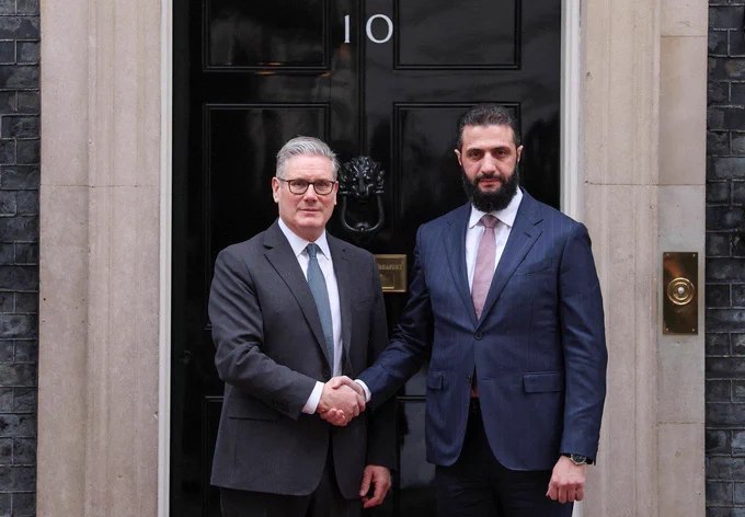 英国首相斯塔默在伦敦会见了叙利亚总统艾哈迈德·沙拉