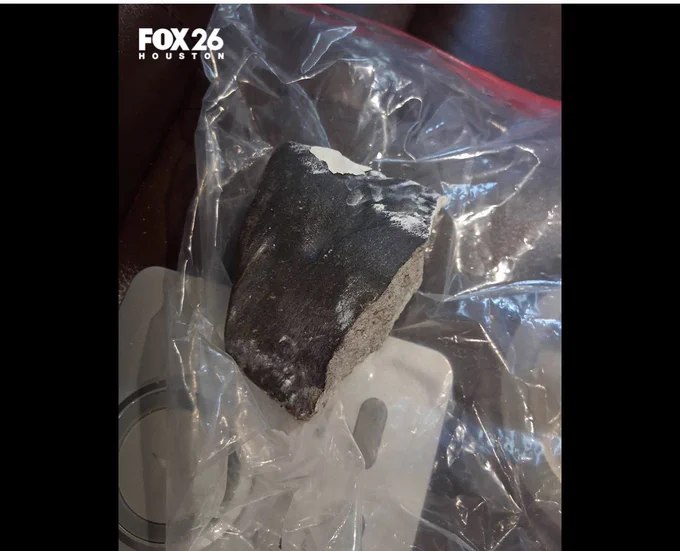 疑似陨石砸穿休斯顿民宅，此前该地区曾出现神秘巨响