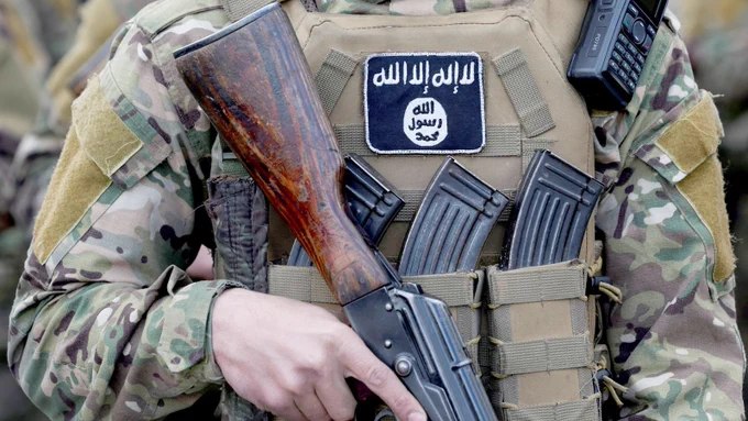 英国牛津郡一名16岁少年被控支持伊斯兰国并在家中囤积武器