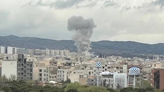 伊朗首都德黑兰周六（3月29日）下午约1时，东北部马哈拉提社区及梅赫纳兹（萨布恩奇）街遭到打击，当地居民通过消息称上述地点受到袭击