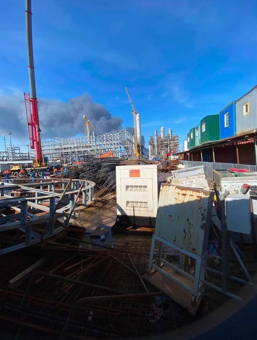 俄罗斯乌斯季卢加港局势：乌克兰无人机袭击引发的火灾目前仍未扑灭