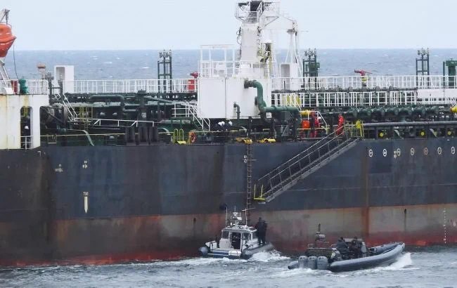 瑞典在哥特兰岛附近扣押了一艘来自俄罗斯"影子船队"的油轮"Flora-1"，该船已受到制裁