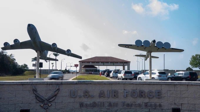 据福克斯新闻报道，佛罗里达州坦帕市麦克迪尔空军基地发现一枚简易爆炸装置（IED）