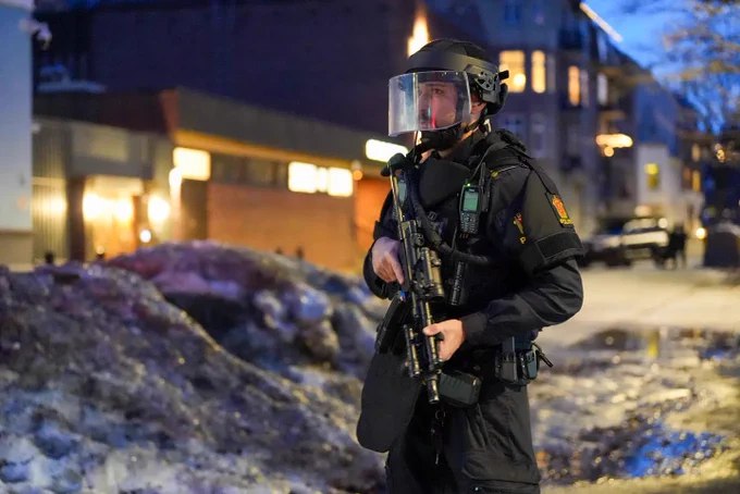 挪威警方在奥斯陆一处犹太教堂附近发生"安全事件"后逮捕一名男子