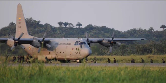 哥伦比亚空军一架C-130大力神运输机坠毁，机上载有110名士兵，这是该型飞机在一个月内发生的第二起事故