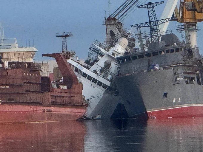 乌克兰自杀式无人机袭击维堡造船厂已进入第五天，俄罗斯最新型23550项目边境巡逻舰"普尔加"号（代号"叶尔马克"）持续处于半沉状态