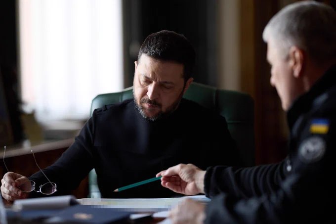 泽连斯基援引乌克兰军事情报总局（GUR）局长伊瓦申科的报告披露：俄罗斯计划在白俄罗斯境内及乌克兰被占领土上，部署4个远程无人机地面控制站