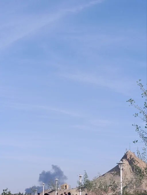 据公民发来的消息和图像，当地时间约下午5时，伊朗库姆附近遭到袭击