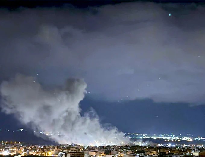 伊朗赞詹省市民报告称，当地时间周二凌晨5时02分，赞詹大侯赛因会堂附近地区遭到袭击