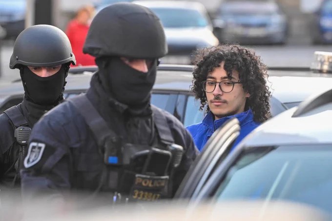 捷克逮捕两名"亲巴勒斯坦活动人士"，指控其参与纵火袭击乌克兰军火商Archer公司捷克子公司及捷克武器集团LPP Holding的车间