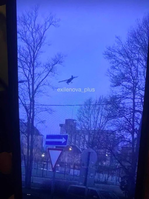 乌克兰一架基于A-22飞机改装的自杀式无人机，以超低空飞行方式突入俄罗斯列宁格勒州