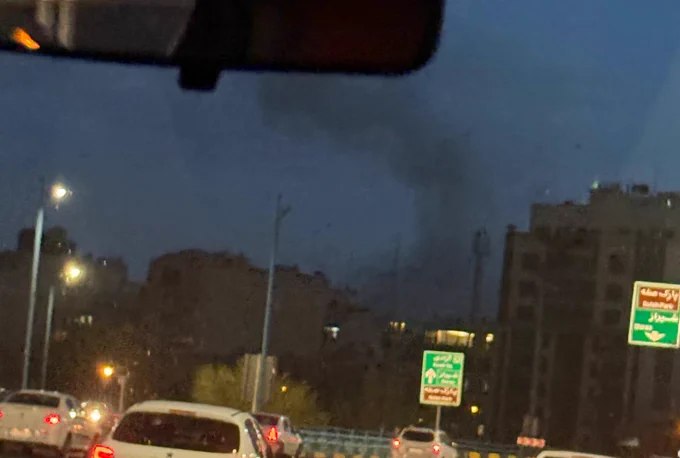 据当地居民报告，伊朗伊斯法罕当地时间约18:35（周日）传出数声爆炸声响