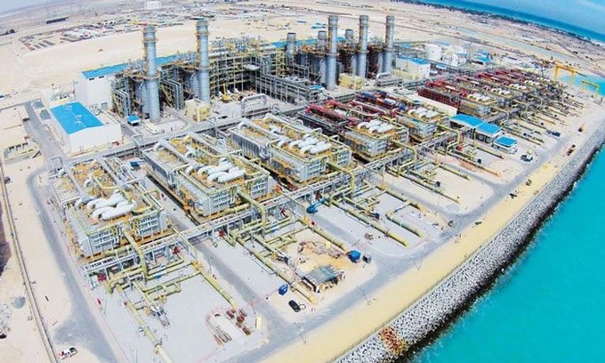 伊朗导弹袭击科威特一处电力与海水淡化厂的服务楼，科威特电力、水务与可再生能源部证实了这一消息