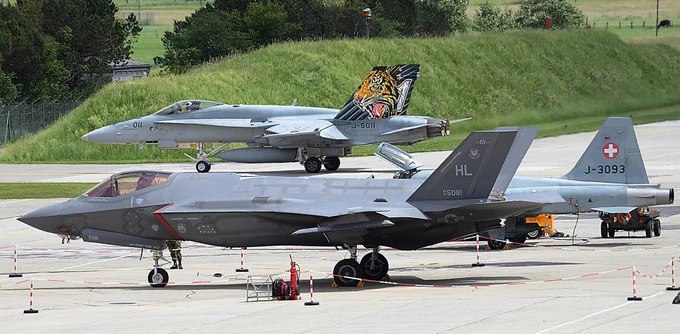 瑞士公共广播机构SRF披露，美国绕过瑞士对爱国者防空系统的付款冻结，将瑞士为F-35战机预付的资金挪用于填补爱国者项目缺口