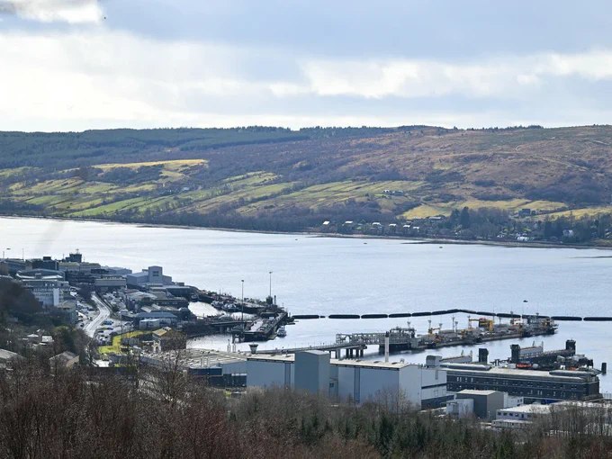 一名34岁男子和一名31岁女子在试图闯入英国苏格兰法斯莱恩核潜艇基地后被捕