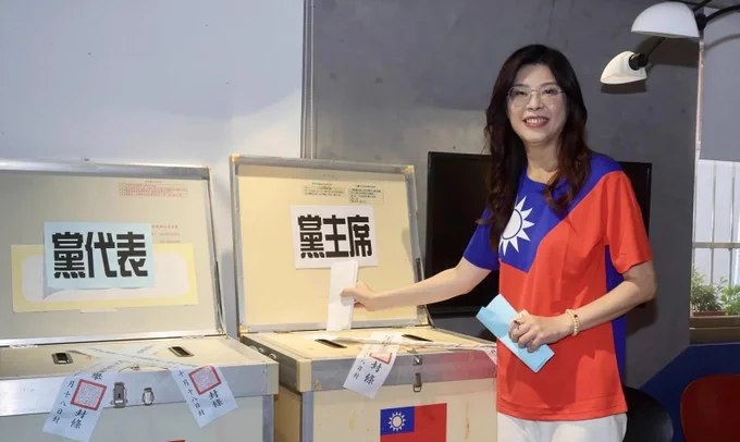 习近平邀请台湾在野党国民党主席郑丽文访问中国大陆，郑丽文已接受邀请