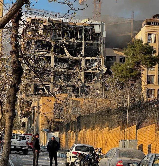 德黑兰帕萨尔加德银行大楼遭到袭击