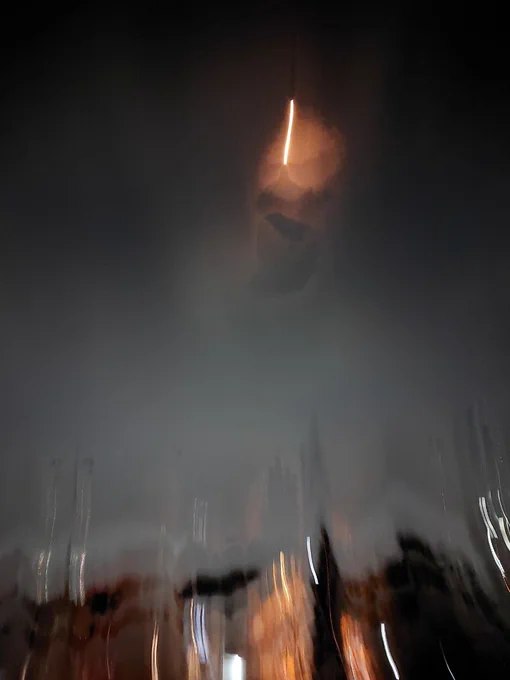 伊朗民众发来消息称，德黑兰帕尔迪桑公园附近发射了一枚地对空导弹，据称为防空导弹，但未击中任何目标