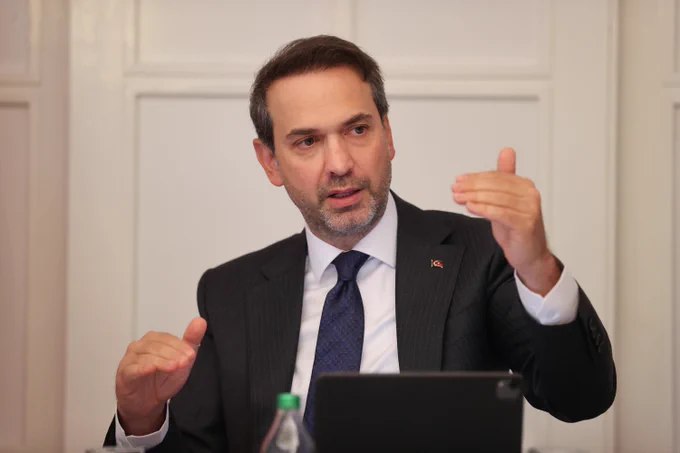 土耳其能源与自然资源部长阿尔帕尔斯兰·贝拉克塔尔表示，土耳其计划新建8座核反应堆以扩大核能装机容量，其中4座位于锡诺普，另外4座位于色雷斯地区