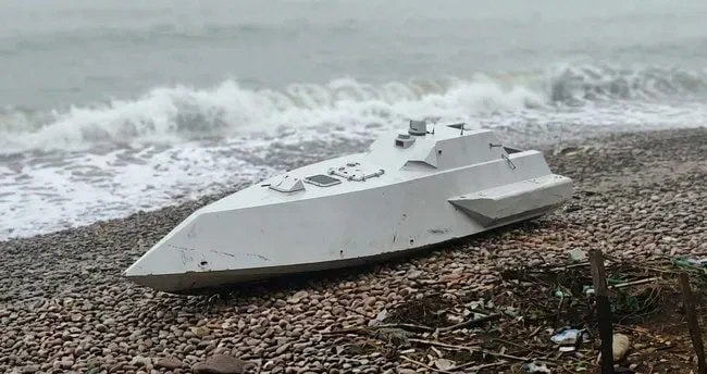 一架美国制造的AEGIR-W海上无人艇在土耳其黑海沿岸奥尔杜附近搁浅上岸