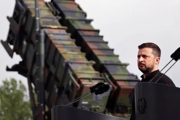 据《金融时报》报道，美国已告知欧洲盟友，欧洲为乌克兰采购的美制武器交付可能出现延误，原因是目前优先向中东地区客户供货