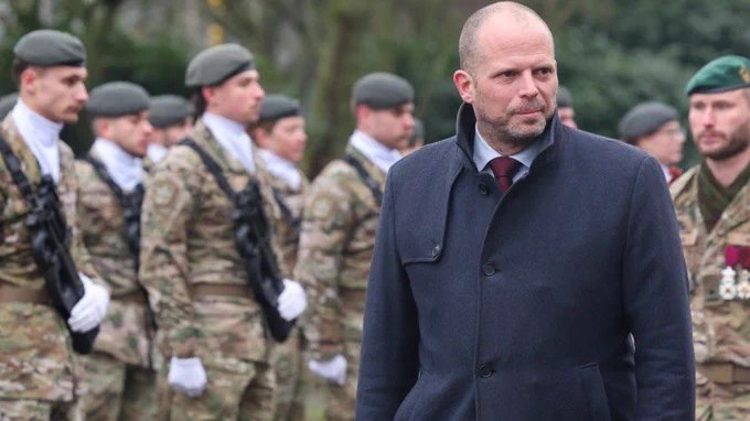 比利时国防部长弗兰肯宣布，为保护比利时犹太社区安全，已向全国街头增派军事人员加强警戒