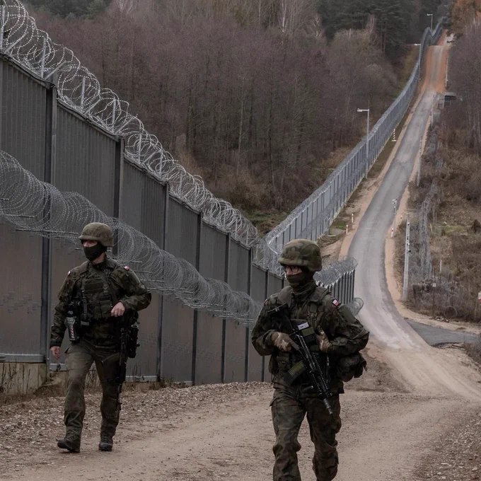 波兰内政部长马尔钦·基耶尔文斯基宣布，波兰已在与白俄罗斯接壤的边境地区启动反无人机系统