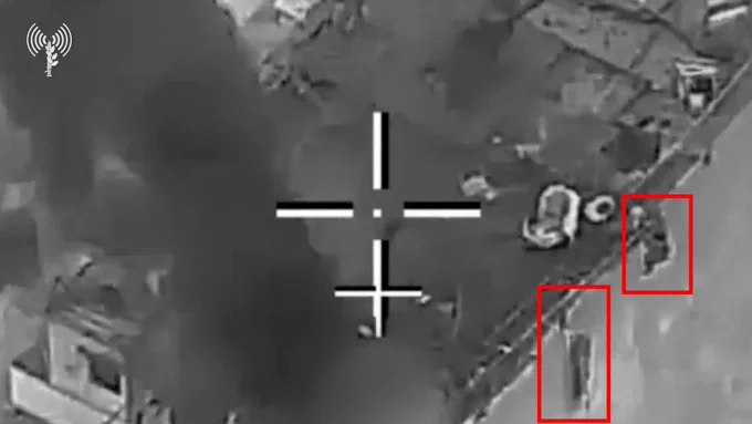 以色列导弹袭击击中德黑兰一栋高层建筑楼顶上的ZU-23-2型伊朗防空炮阵地