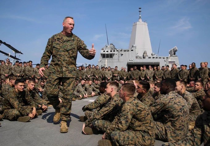 据NBC报道，美国中央司令部将额外向中东部署2500名水兵，随行配合此前宣布的2500名海军陆战队员