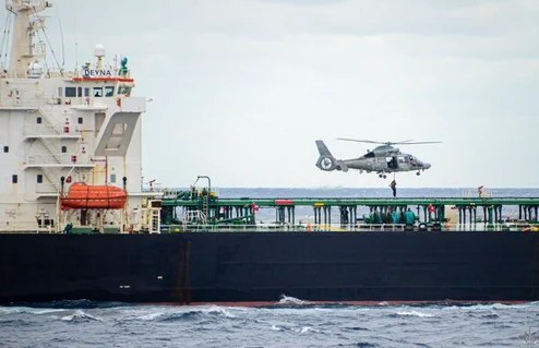 法国海军联合英国盟军，在西地中海扣押了俄罗斯"影子船队"旗下油轮"Deyna"号，该船涉嫌悬挂虚假旗帜航行