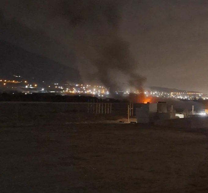 当地时间22时17分，伊朗卡拉季市瓦赫达特新区附近（约克拉克区域）有居民报告建筑物发生强烈震动