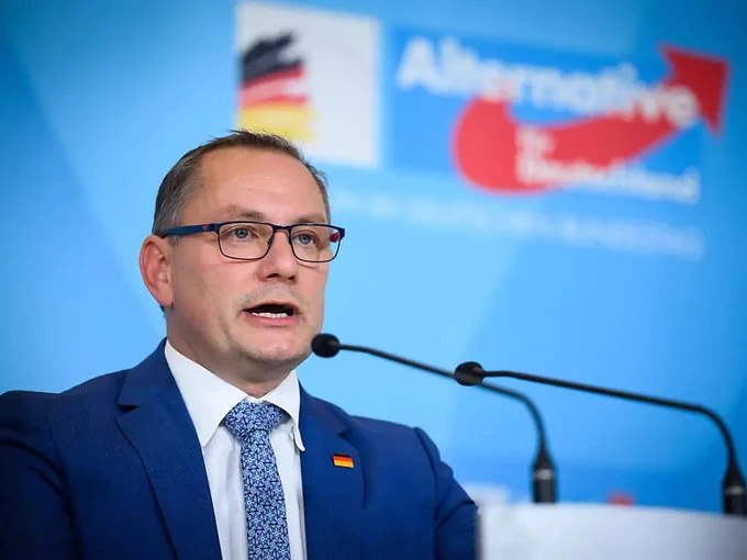 德国极右翼政党另类选择党（AfD）联合党魁蒂诺·鲁帕拉呼吁美国军队从德国"全面撤军"