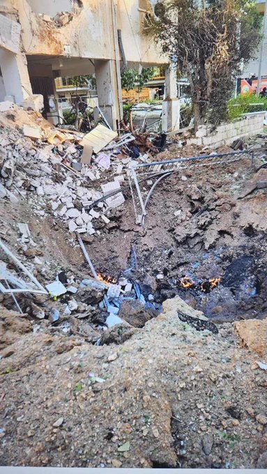 伊朗弹道导弹直接命中特拉维夫，造成多人受伤，附近民宅及建筑物受到大范围破坏