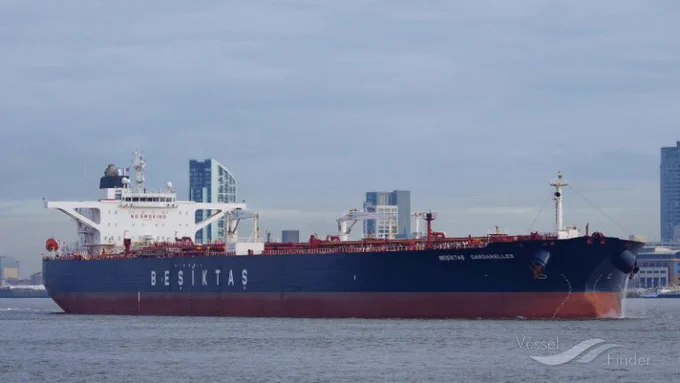 一艘土耳其油轮"Altura"号在黑海距博斯普鲁斯海峡15海里处遭无人机袭击