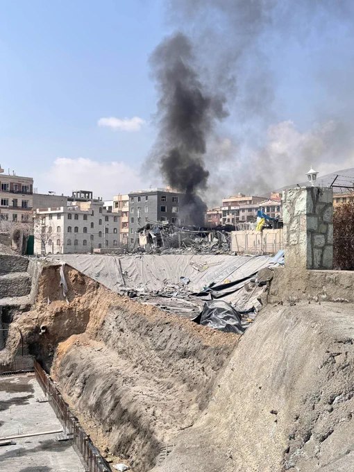 伊朗：据现场消息，德黑兰贾纳特阿巴德花卉市场上方约一小时前遭到打击，时间约为当地时间12:30