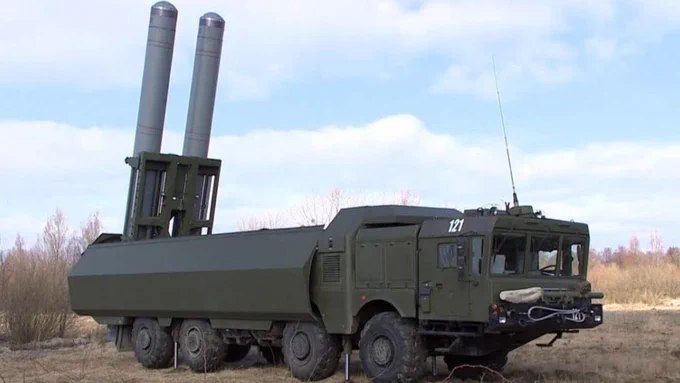 乌克兰国防军3月24日夜间对多处目标实施打击：摧毁了位于克里米亚自治共和国临时占领区阿克塔奇附近的一套俄军"堡垒"岸基反舰导弹系统发射装置，并打击了顿涅茨克地区韦利卡诺沃西尔卡、卢甘斯克地区霍罗舍、扎波罗热地区诺沃兹拉托皮尔等临时占领区内的俄军集结地、维修部队及无人机控制站