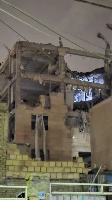 收到图片显示，伊朗德黑兰东南部马苏迪耶（Masoudieh）地区遭到袭击，目标包括当地一处军营及苏尔塔尼街附近一栋民宅