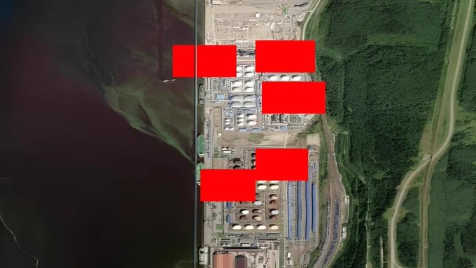 乌克兰国防军于3月31日夜间对俄罗斯列宁格勒州乌斯季卢加港发动新一轮无人机袭击